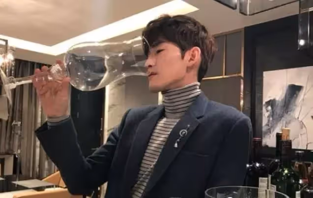 37歲張翰近況曝光，霸道總裁落魄不羈，不去追光，浪費了！_鄭爽_視頻_電視劇
