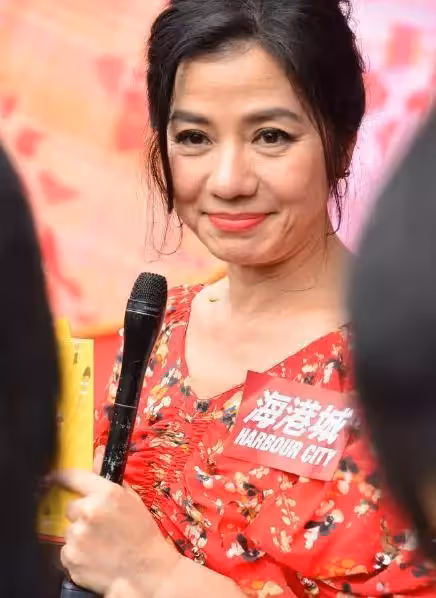 59歲鐘楚紅登封面,美人真的不老嗎?林青霞王祖賢張曼玉近照曝光