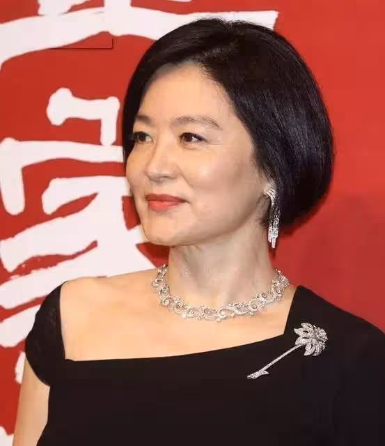 59歲鐘楚紅登封面,美人真的不老嗎?林青霞王祖賢張曼玉近照曝光