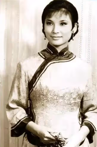 從少女演到白頭!曹西平不捨嘆「陳莎莉奉獻螢幕50多年未受尊重」:太欺負人 今挺身護航「盼幫老友奪終身成就獎」