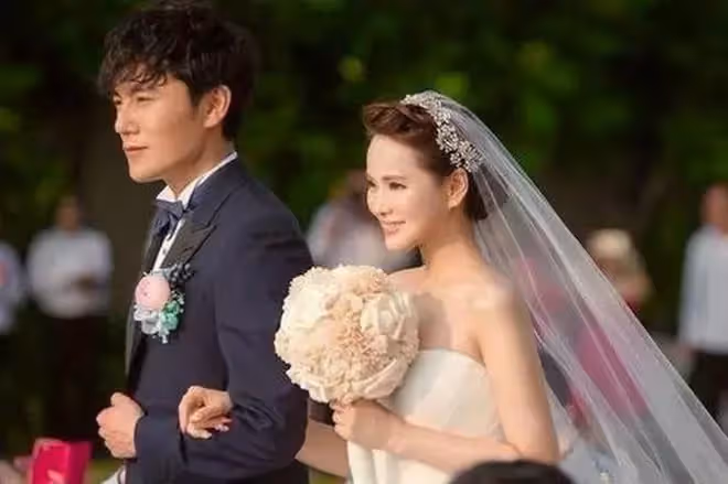 媽,哥離婚了,他的房子歸我了吧?姑娘,你是哪位?