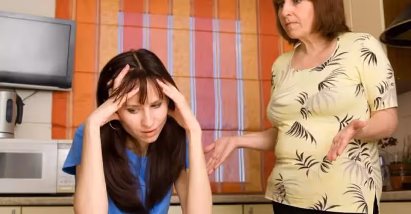 離婚半年後，前婆婆霸氣找上門：你公公病倒了，快回來伺候
