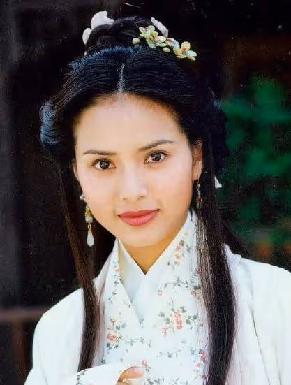 最美姑姑!李若彤30年前「憑照片就受金庸認可」 秀出「當年少女舊照」自豪笑:放現在穿可能還大了