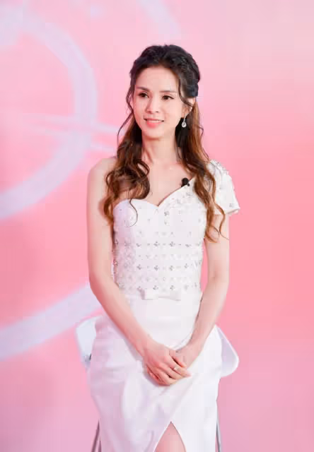 最美姑姑!李若彤30年前「憑照片就受金庸認可」 秀出「當年少女舊照」自豪笑:放現在穿可能還大了
