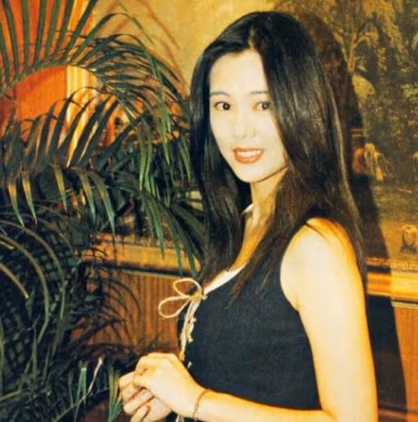 一代玉女嫁豪門「15年3度受孕失敗」 47歲無兒女「夫家反倒更喜歡她」:萬事隨緣