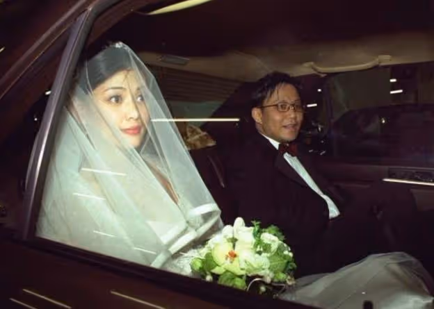 一代玉女嫁豪門「15年3度受孕失敗」 47歲無兒女「夫家反倒更喜歡她」:萬事隨緣