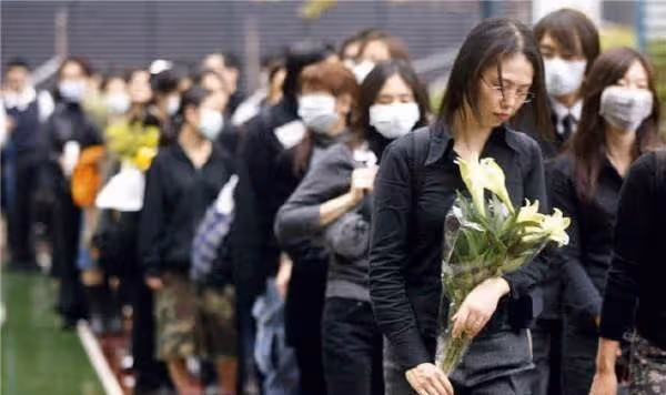 無法重拍的舊照,張國榮抱著梅豔芳,躺地上的老佛爺,給王祖賢伴舞的劉德華
