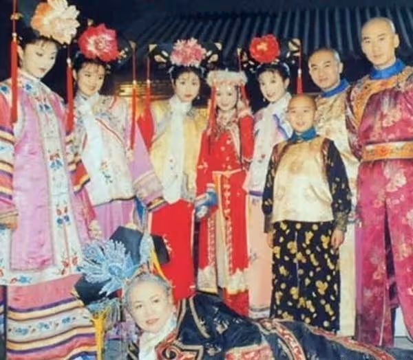 無法重拍的舊照,張國榮抱著梅豔芳,躺地上的老佛爺,給王祖賢伴舞的劉德華