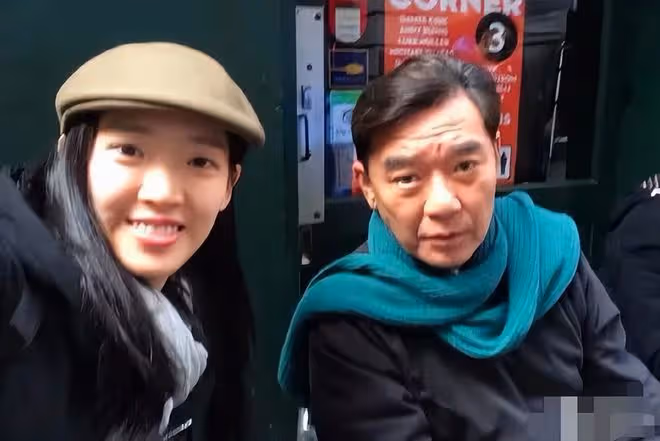 李立群父女上海隔離，31歲女兒氣質出眾，與黑人初戀分手一直單身