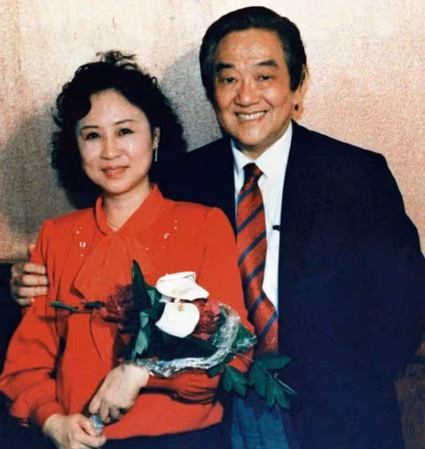 瓊瑤5億豪宅對外開放,眾星珍貴舊照曝光,美貌孫女歡迎大家參觀