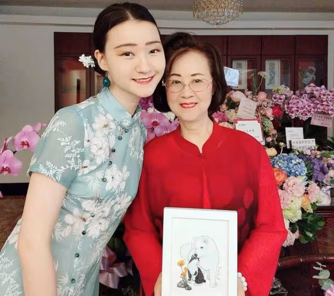 瓊瑤5億豪宅對外開放,眾星珍貴舊照曝光,美貌孫女歡迎大家參觀