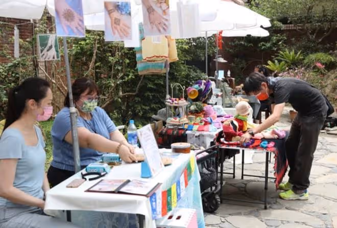 瓊瑤5億豪宅對外開放,眾星珍貴舊照曝光,美貌孫女歡迎大家參觀
