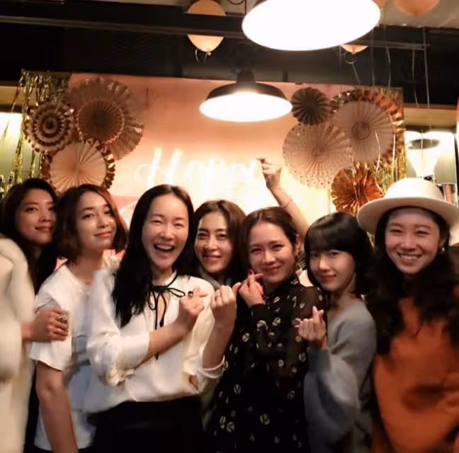 出生就有演藝界最強姨母團?元祖韓流女神晉升幸福媽媽!