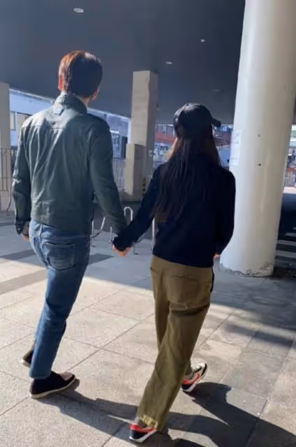亞洲天王,結婚5年依舊恩愛得像蜜月期,三年抱倆一家四口超幸福