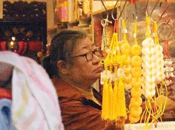 劉德華父母買菜「保鏢司機7人隨行」朱麗倩去平價美容院「花銷曝光」:出乎意料