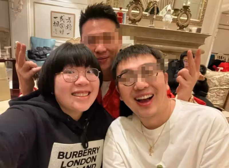 鐘鎮濤梁家輝聚會,意外曝光上海豪宅內景,掛滿名貴字畫裝修豪華,壁櫥全是大理石,財力十分雄厚