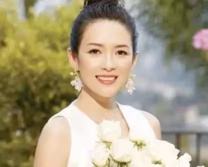 章子怡年輕時有多美?18歲大學照片曝光,這才是真正「玉女掌門人」