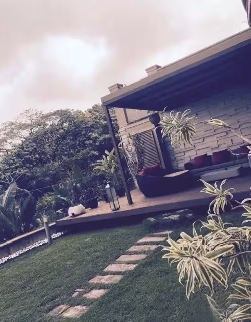 溫碧霞豪宅曝光！私人泳池超級大，裝修簡直豪氣沖天，網友：不愧是香港第一性感女神