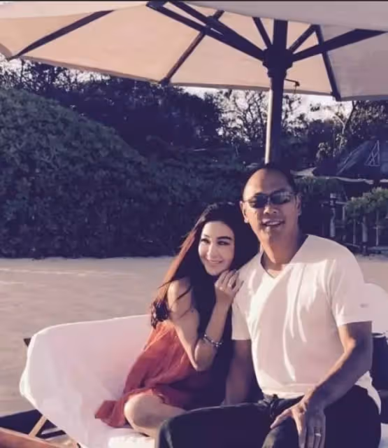 溫碧霞豪宅曝光！私人泳池超級大，裝修簡直豪氣沖天，網友：不愧是香港第一性感女神