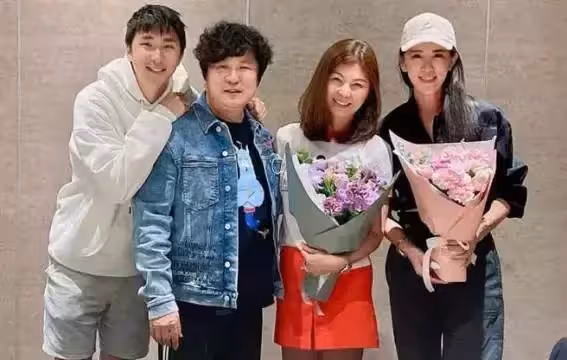 胡瓜失婚20年,內幕首曝光,是當年妻子主動放他走「不當愛人是家人」2人20年情誼惹哭網:最佳前妻