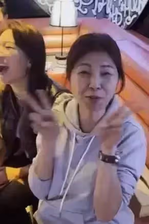胡瓜失婚20年，內幕首曝光，是當年妻子主動放他走「不當愛人是家人」2人20年情誼惹哭網：最佳前妻