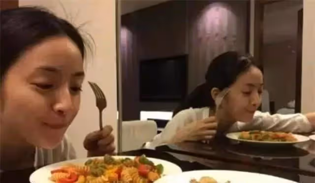 曬曬林依晨的家,室內裝修很普通,簡單大氣生活氣息十足,網友:完全不像是明星住的
