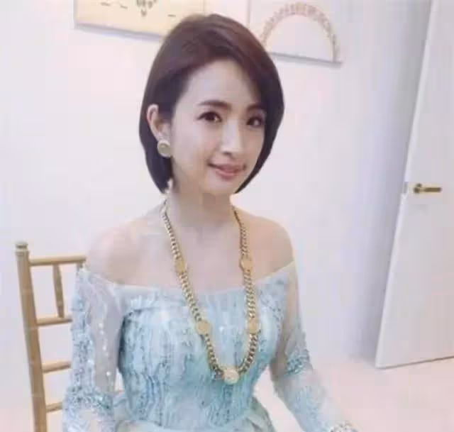 曬曬林依晨的家,室內裝修很普通,簡單大氣生活氣息十足,網友:完全不像是明星住的