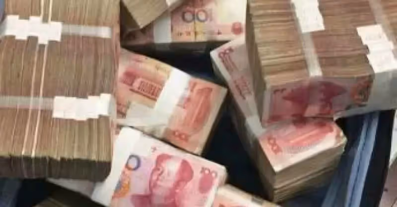 老人去世，百萬遺產不知去向，子女一查，錢全部給了一個陌生人