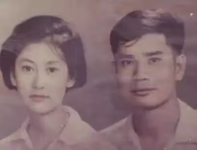 老人去世，百萬遺產不知去向，子女一查，錢全部給了一個陌生人
