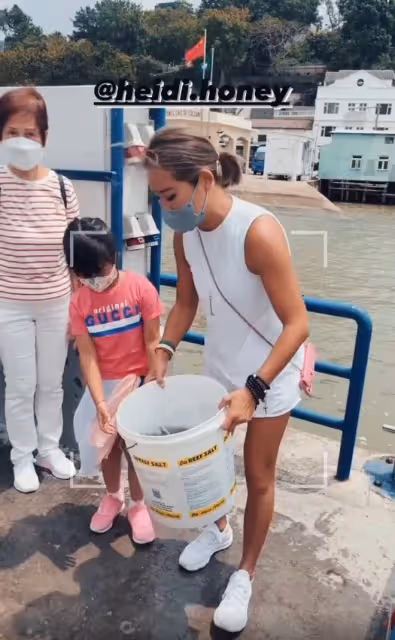 洗米華被捕後妻子改吃素，攜女參與放生遭質疑，仍穿奢牌生活優越