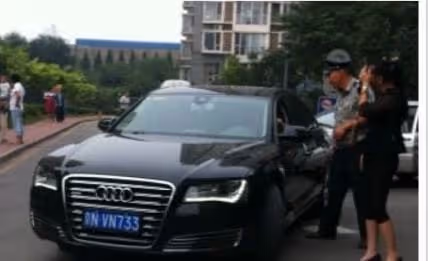 旭日陽剛王旭開50萬車賣廢品,遭質疑後怒罵網友,言語過激被批