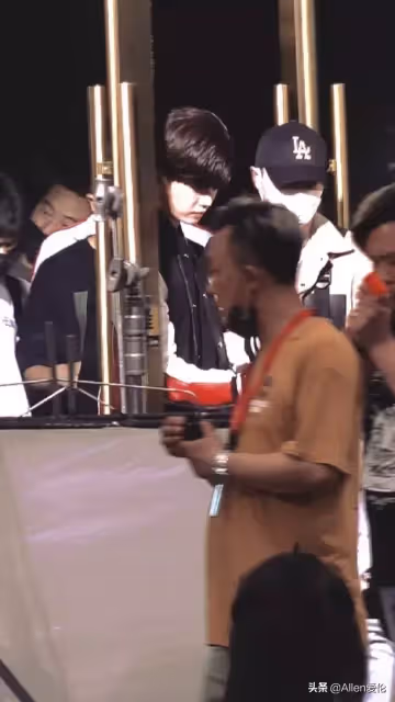 任嘉倫《暮色心約》賽車手造型飯拍路透