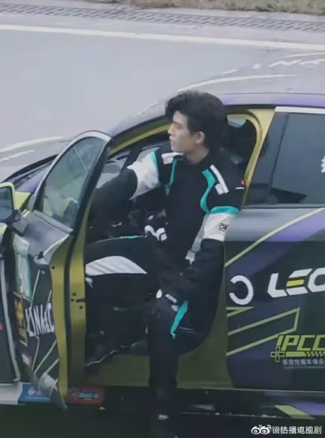任嘉倫《暮色心約》賽車手造型飯拍路透