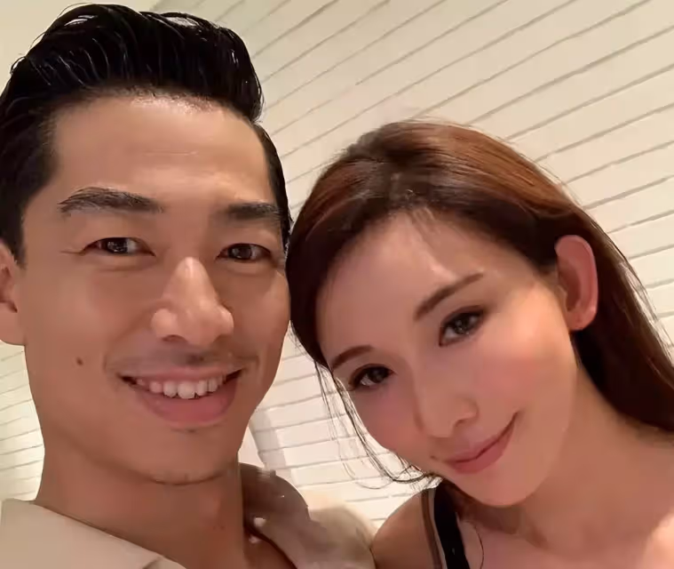 48歲林志玲產後首曬照,神態略顯憔悴,蓬鬆的頭髮和略顯圓潤的下巴,網直呼:不敢認