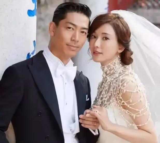 48歲林志玲產後首曬照,神態略顯憔悴,蓬鬆的頭髮和略顯圓潤的下巴,網直呼:不敢認