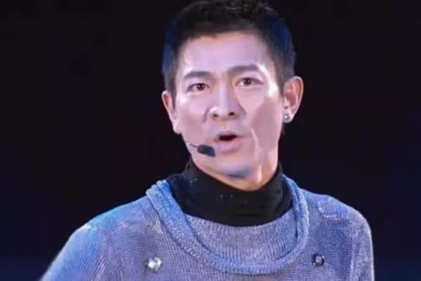 一輩子唱紅兩首歌,卻諷刺劉德華唱功不行!網友:有資格嗎?