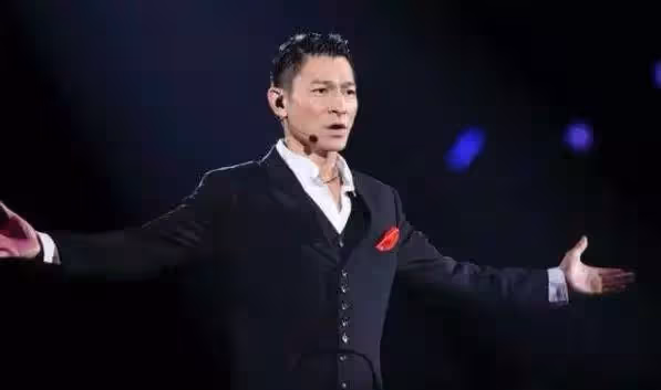 一輩子唱紅兩首歌,卻諷刺劉德華唱功不行!網友:有資格嗎?
