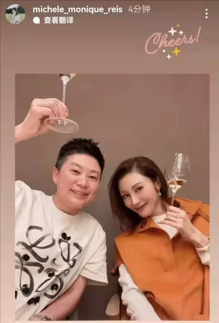 51歲李嘉欣罕曬素顏照,無濾鏡下毛孔粗大法令紋搶鏡,但依然自信