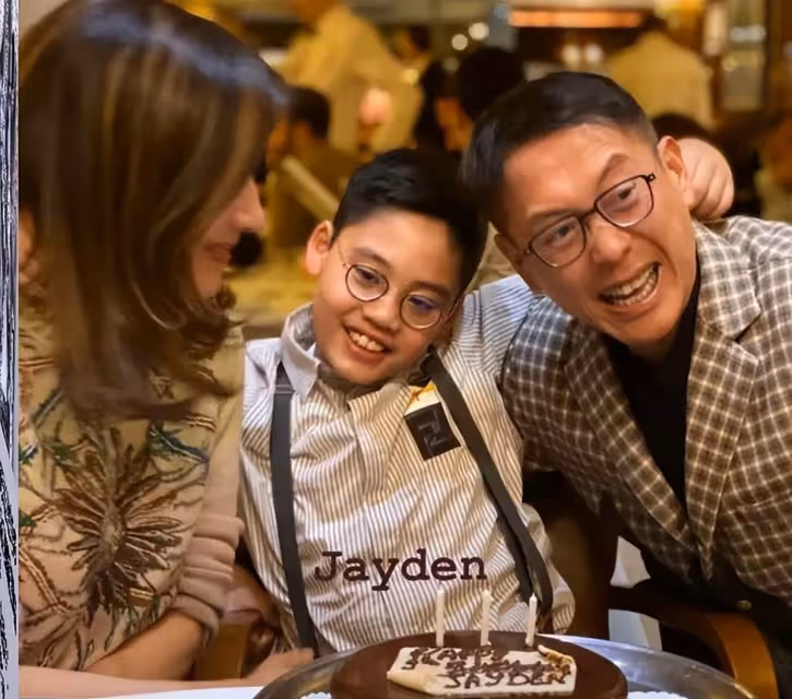 51歲李嘉欣罕曬素顏照,無濾鏡下毛孔粗大法令紋搶鏡,但依然自信