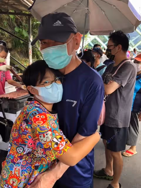 喜劇泰斗「最後一次通告」200人到場:淚憶生前好 劉德華「跨海送花」銘記對方恩情