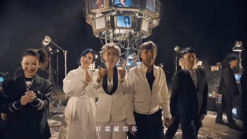 葉倩文優雅老去是真的漂亮，60歲頭髮變白滿臉皺紋，網友：很真實不裝！