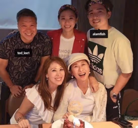 葉倩文優雅老去是真的漂亮，60歲頭髮變白滿臉皺紋，網友：很真實不裝！