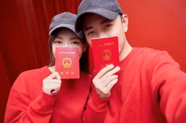 辣媽唐嫣「產後首曬半身照」!對鏡甜笑少女感依舊「坐下後真實身材」秒現形:狀態好壞一目了然