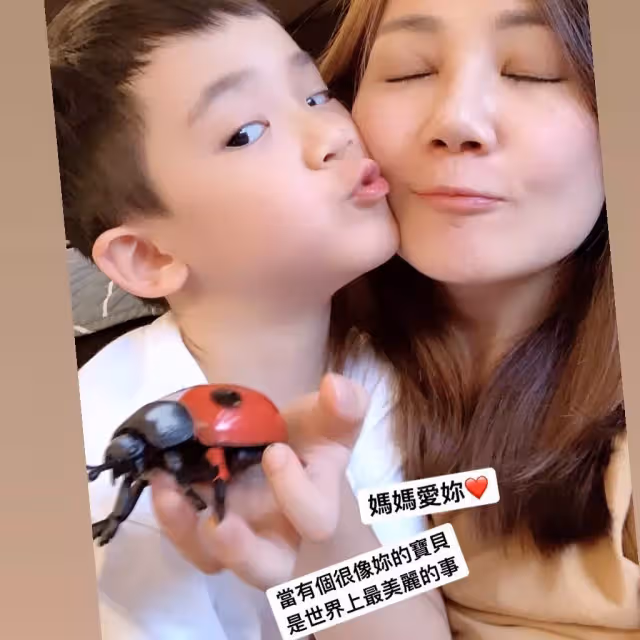 梁靜茹首度曝光「5歲兒超Q正面照」!神複製媽媽「長睫毛迷人大眼」網融化:長大一定是校草