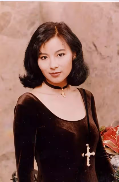 58歲的李美鳳罕現身，電眼美人風韻猶存，失婚1年再嫁，靠二婚贏回人生
