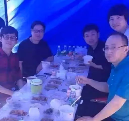 「人品好壞,飯局上就能看出來」:劉德華和范冰冰、彭于晏片場吃飯,人品一目瞭然,難怪劉德華最紅