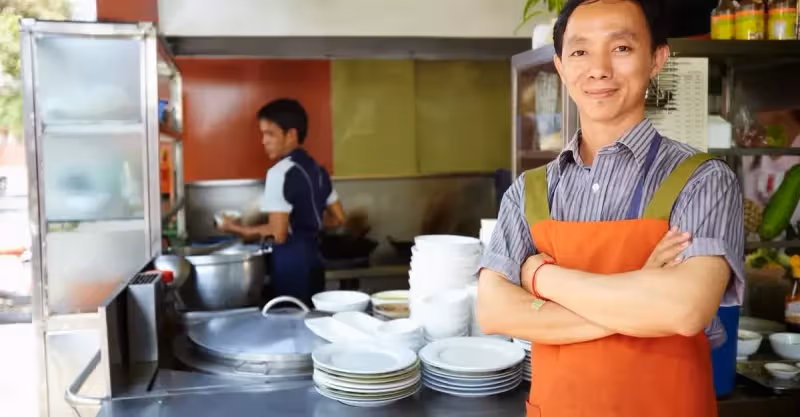 男子收留老人兩年，才知道和他的兒媳是熟人，妻子：好事做到底