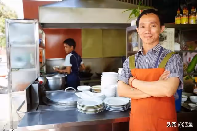 男子收留老人兩年,才知道和他的兒媳是熟人,妻子:好事做到底