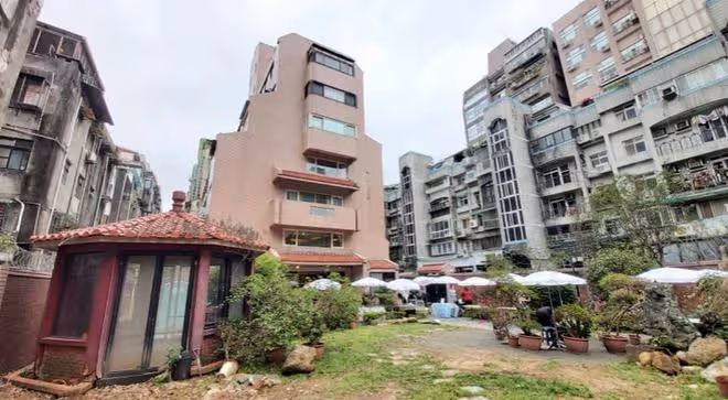 瓊瑤對外開放5億豪宅,乾女兒趙永馨罕露面,轉行開茶館生活低調