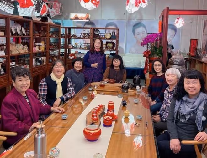 瓊瑤對外開放5億豪宅,乾女兒趙永馨罕露面,轉行開茶館生活低調